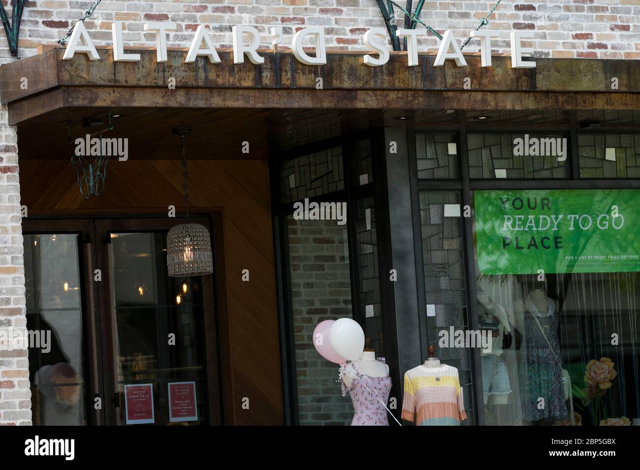 Un cartello con il logo all'esterno di un negozio al dettaglio Alar'd state a Charlottesville, Virginia, il 13 maggio 2020. Foto Stock