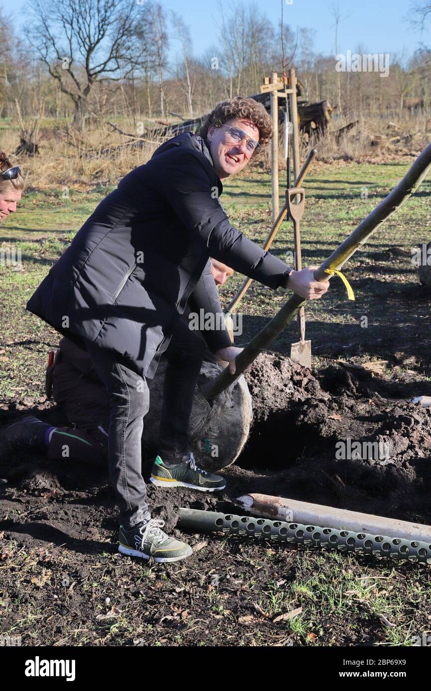 Atze Schroeder, comico Atze Schroeder pflanzt im Fame Forest eine Linde. Amburgo, 05.02.2020 Foto Stock