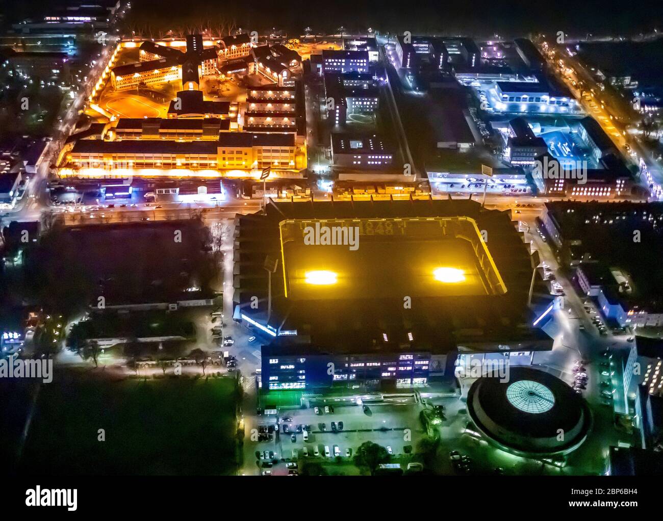 Vista aerea della struttura correttiva Krümede, JVA Krümede a Bochum, volo notturno su Bochum, Bochum, Ruhr, Germania Foto Stock