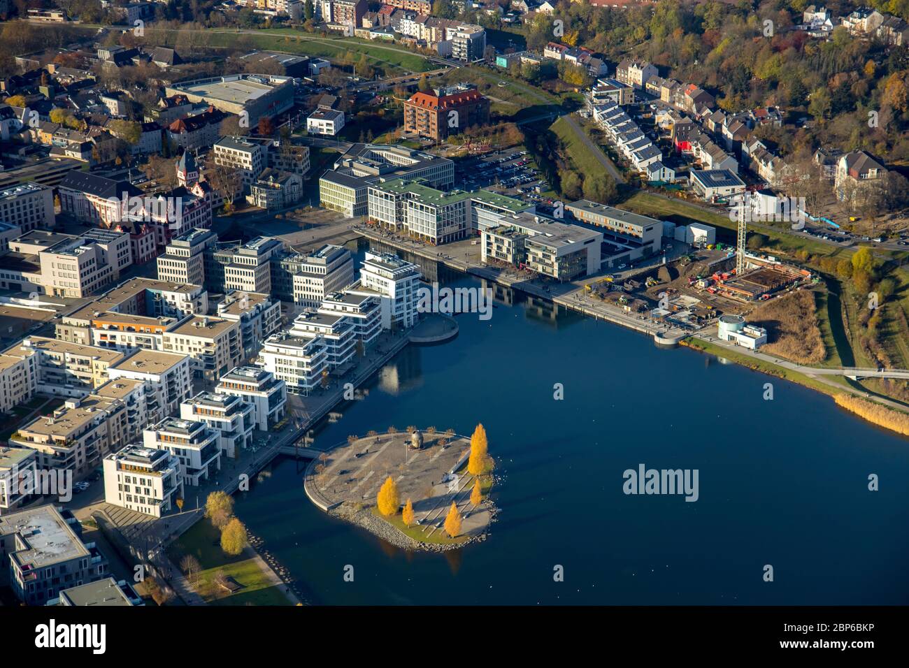 Vista aerea, Kulturinsel Fenixsee con vecchio convertitore Thomas (Thomasbirne), nuova costruzione Comunita Residenz Fenixsee, torre residenziale H 12, Dortmund, zona Ruhr, Nord Reno-Westfalia, Germania Foto Stock