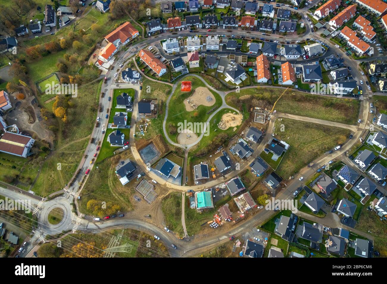 Vista aerea, nuova area residenziale di sviluppo Vogelberg-Kirchhahn, Lüdenscheid, Märkischer Kreis, Sauerland, Renania settentrionale-Vestfalia, Germania Foto Stock