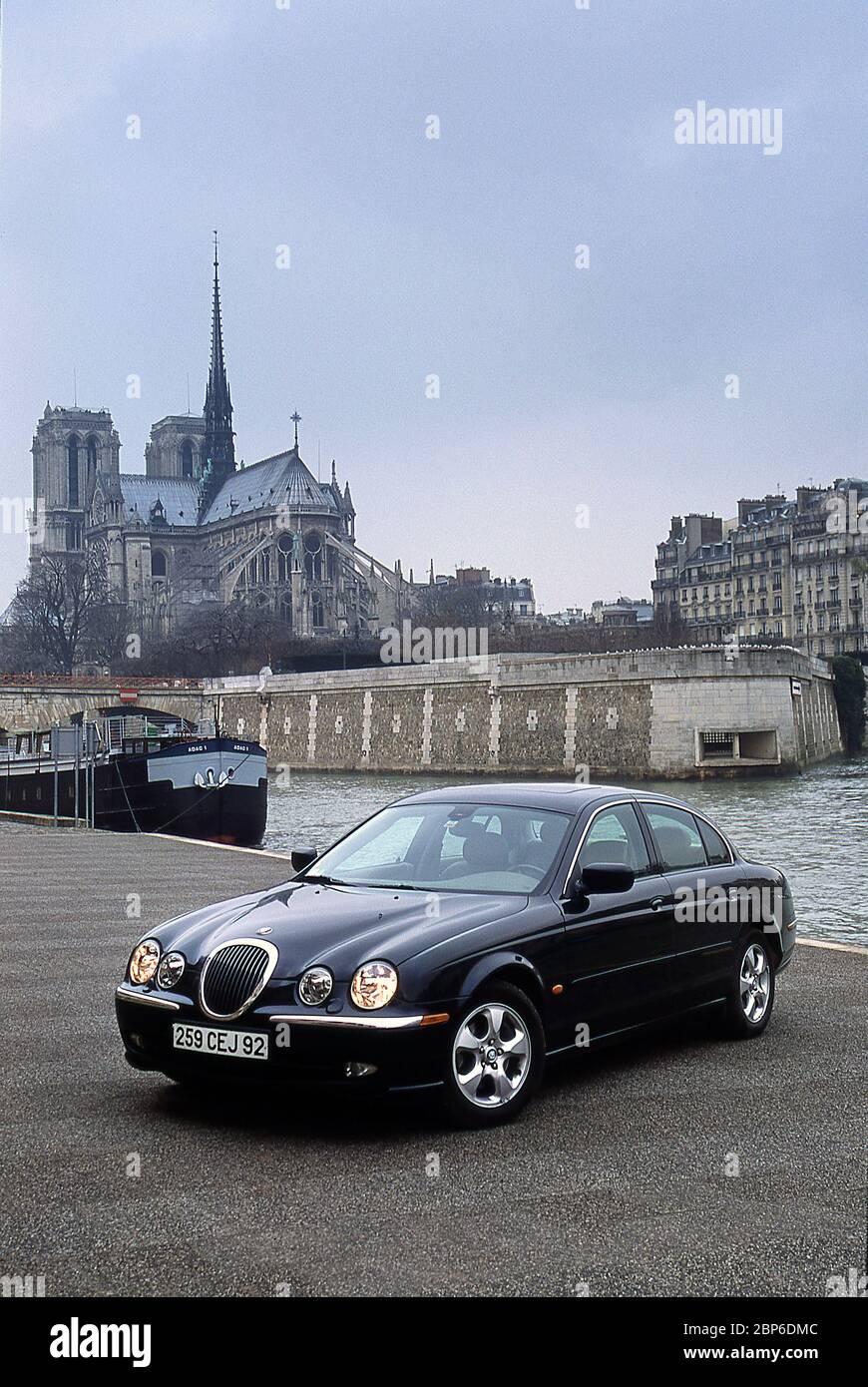 2002 Jaguar S Type a Parigi Foto Stock