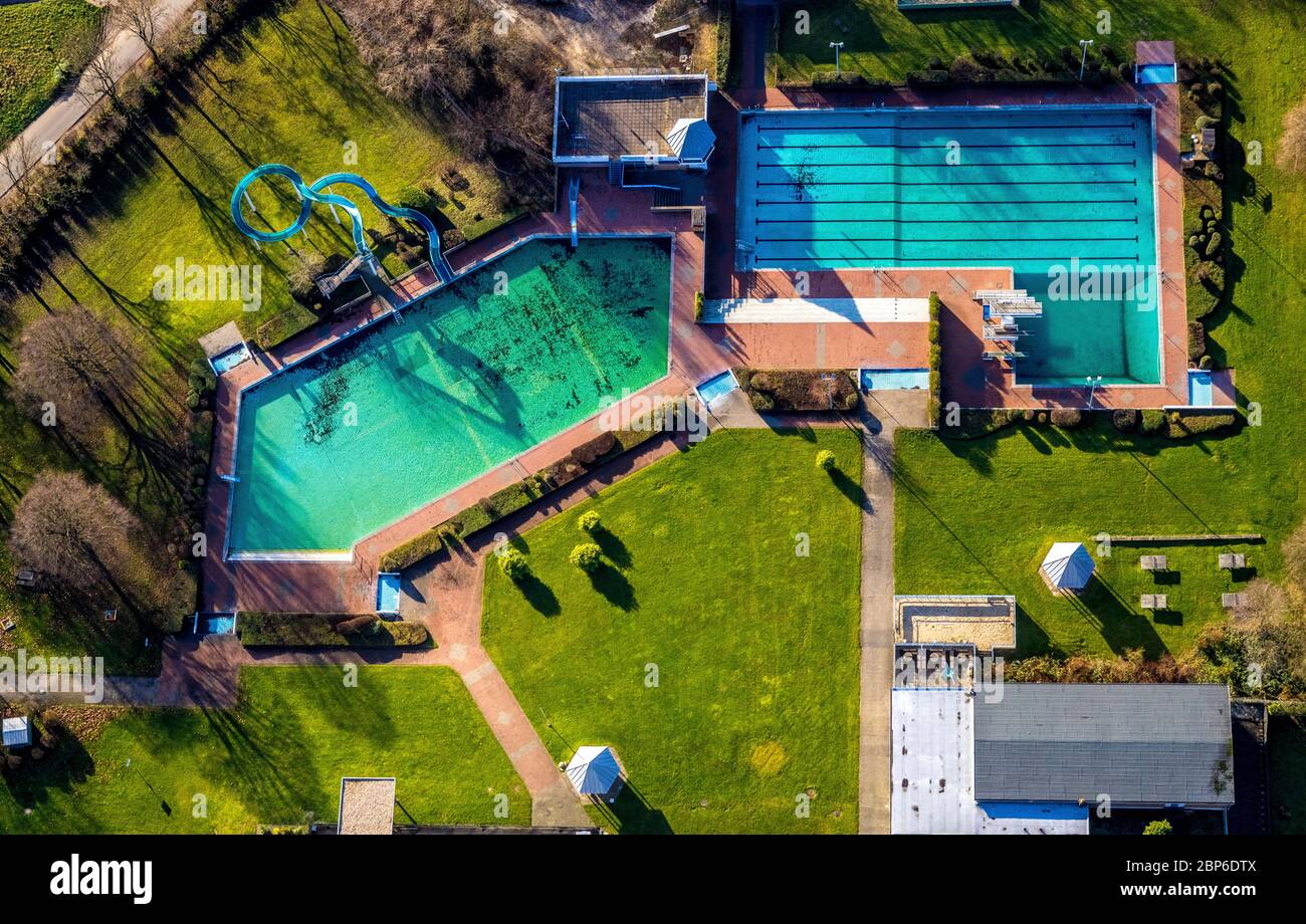Vista aerea, piscina HeljensBad con piscina esterna e scivoli d'acqua, Heiligenhaus, zona Ruhr, Nord Reno-Westfalia, Germania Foto Stock
