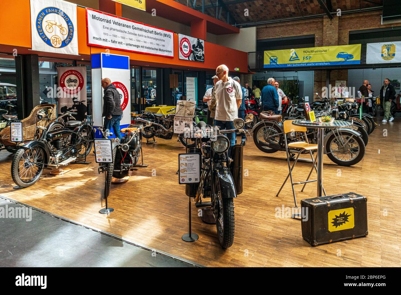 Berlino - 11 Maggio 2019: varie moto d'epoca stand in una fila. 32Th Berlin-Brandenburg Oldtimer giorno. Foto Stock