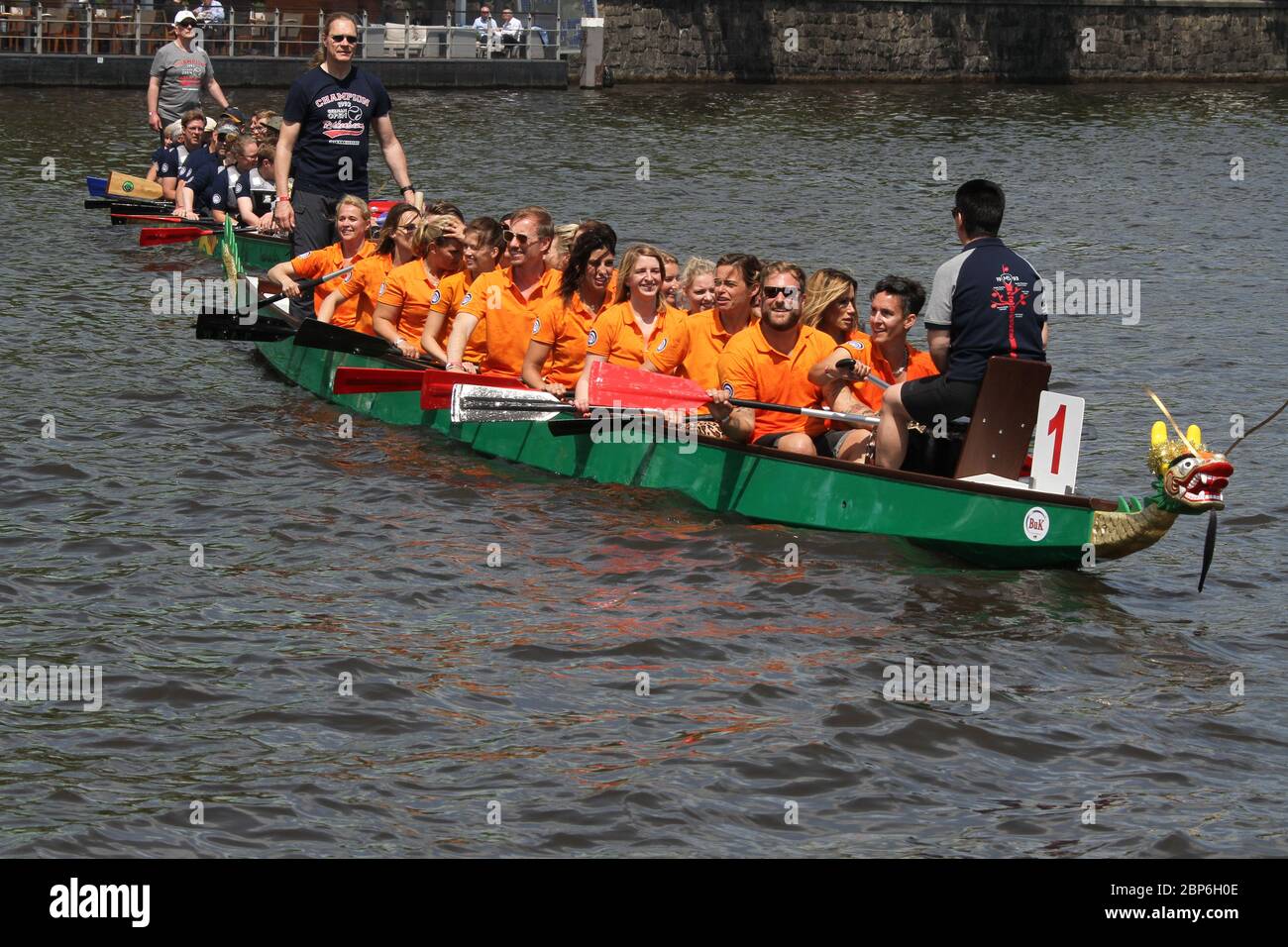 Susanne Boehm, Yasmina Filali, gara di Dragon Boat della Michael Stich Foundation, Alexa am Alster, Amburgo, 14.06.2019 Foto Stock