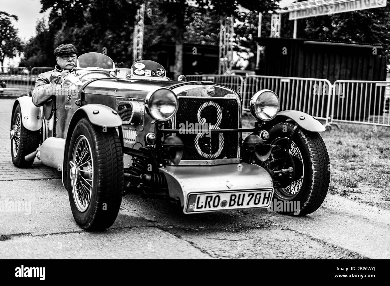 PAAREN IM GLIEN, Germania - Giugno 08, 2019: Sport auto Triumph Dolomite dritto 8, 1935. In bianco e nero. Die Oldtimer Show 2019. Foto Stock
