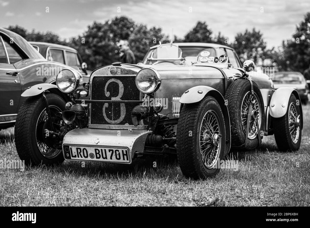 PAAREN IM GLIEN, Germania - Giugno 08, 2019: Sport auto Triumph Dolomite dritto 8, 1935. In bianco e nero. Die Oldtimer Show 2019. Foto Stock