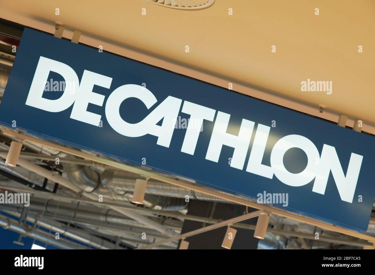 Wirtschaft, Koeln SportgeschÃ¤ft, Sportkette Decathlon Foto Stock