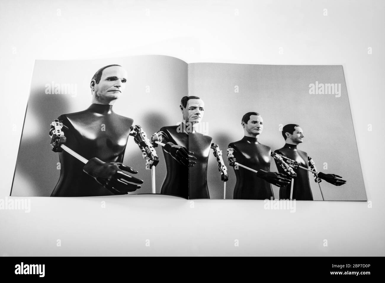 Opuscolo promozionale Kraftwerk con la confezione del CD Imposta il catalogo Foto Stock