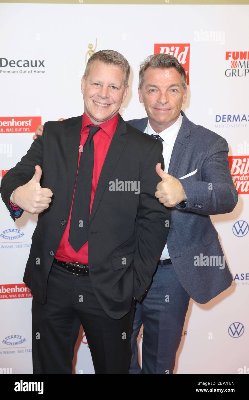 Andre Eisermann con il marito Manuel Bortt, premiazione Golden Picture della donna in Operettenhaus, Amburgo, 23.10.2019 Foto Stock