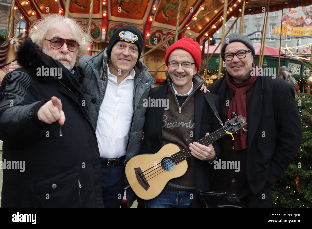 Bernhard Paul, Joja Wendt, Rolf Claussen, Stefan Gwildis, apertura del mercato di Natale, Municipio di Amburgo, 25.11.2019 Foto Stock