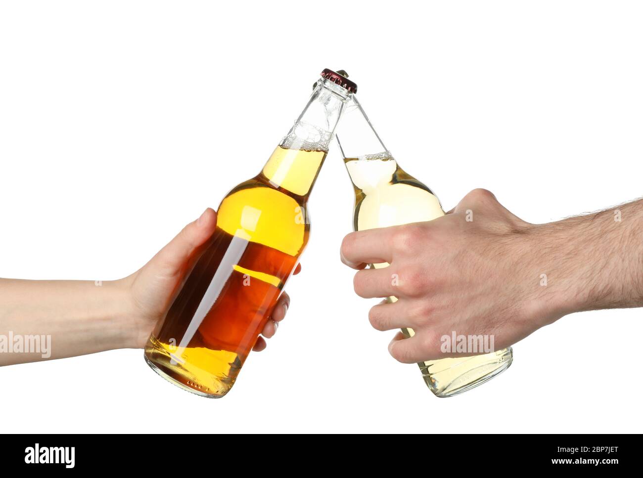 Le mani tengono bottiglie di sidro, isolate su sfondo bianco. Grazie Foto Stock