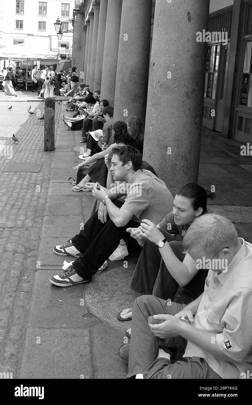 Icona Di Distanza Sociale Con Una Distanza Minima Di Due Metri Insieme Icone Imposta Vettore Raccolta 178850102