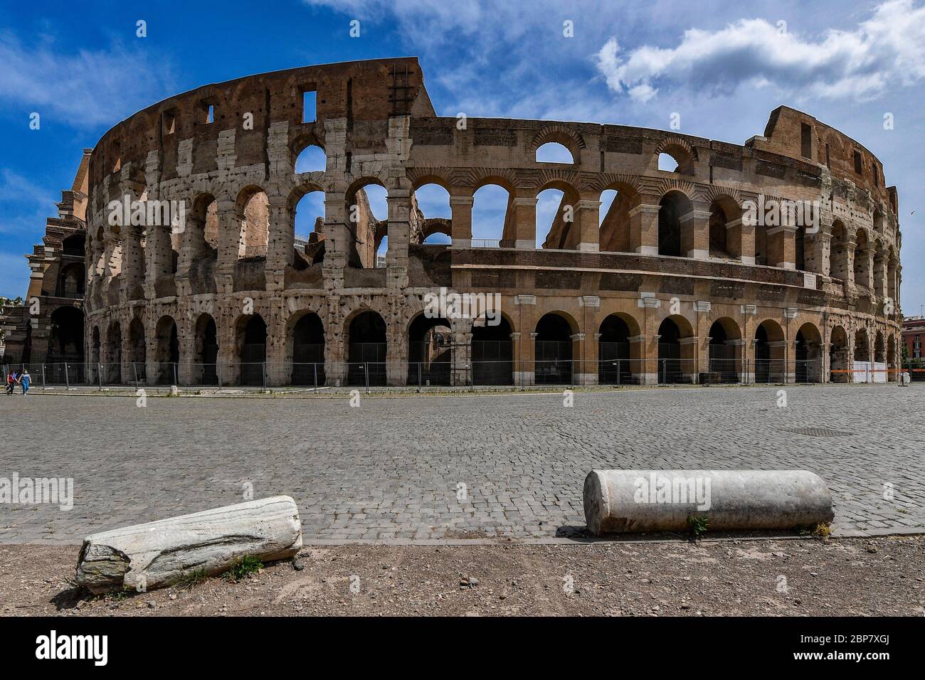 Roma, Italia. 17 maggio 2020. Roma 17/5/2020 UNA visione del Colosseo deserta durante la seconda fase di misure di blocco decise dal governo italiano a causa del coronavirus, covid-19, pandemia . I ristoranti, i bar e la maggior parte delle attività commerciali saranno riaperti il 18 maggio . Photo Andrea Staccioli/Insifefoto Credit: Insifefoto srl/Alamy Live News Foto Stock