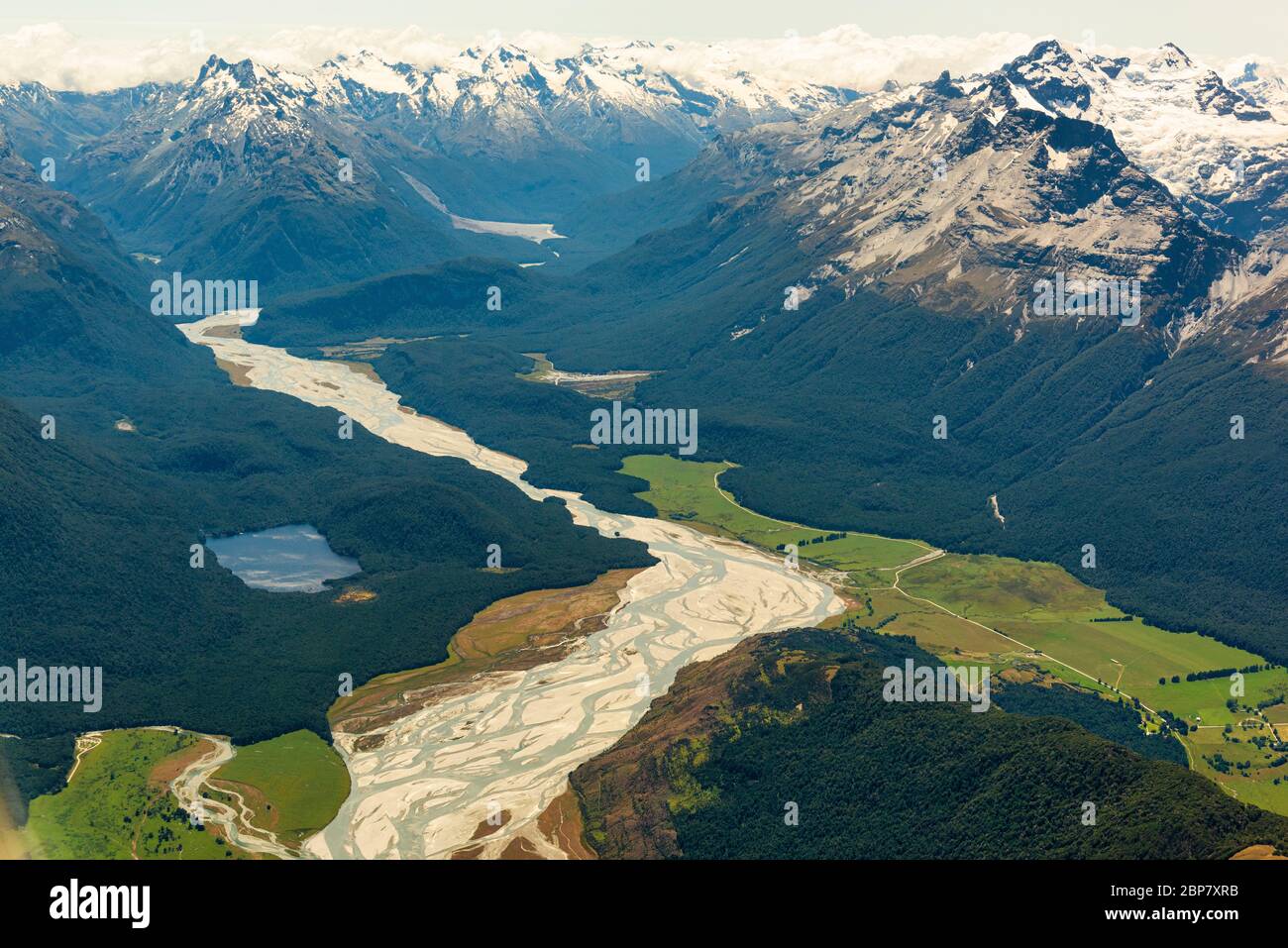 Vista delle alpi meridionali mentre voli da Queenstown a Milford Sound in Nuova Zelanda Foto Stock