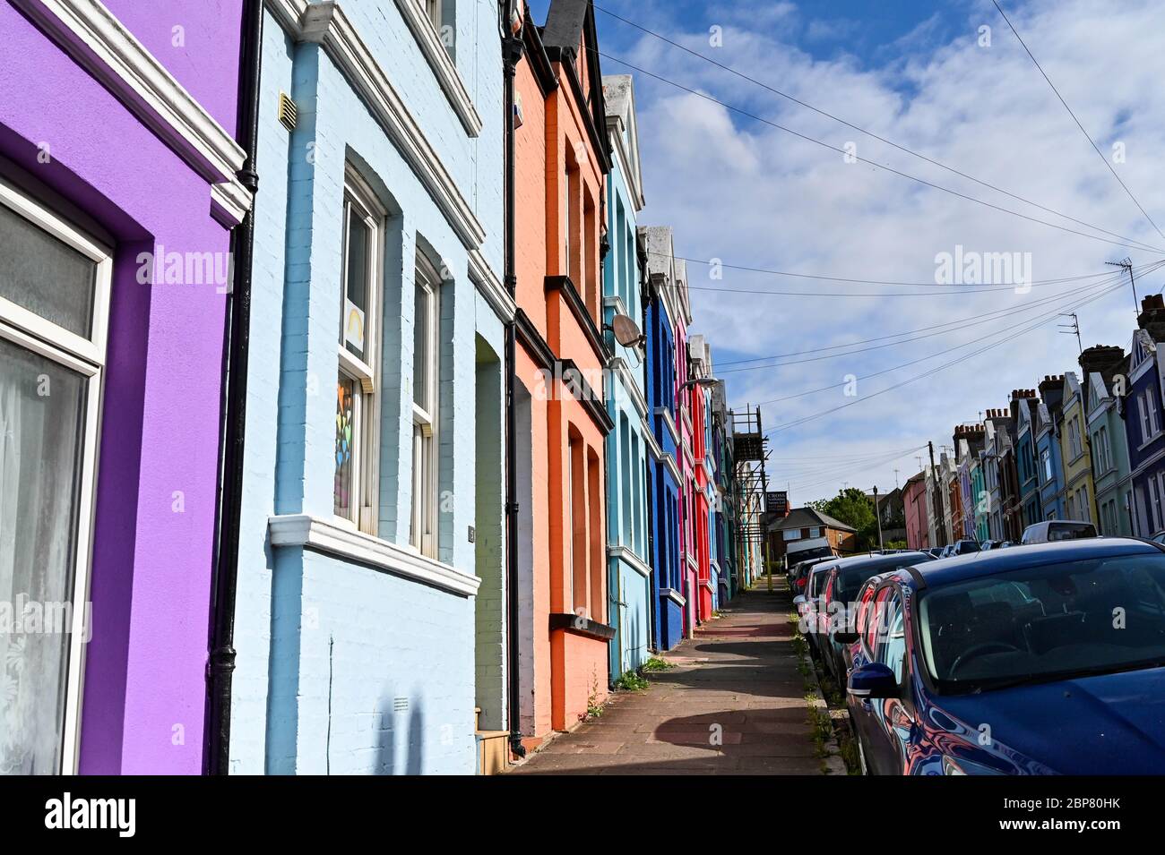 Case colorate dipinte a schiera in Blaker Street Brighton Sussex UK Foto Stock