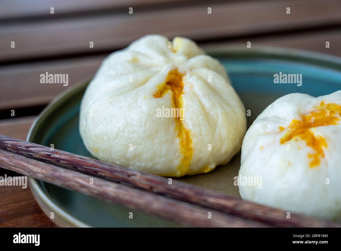 Cinese dim sum su un piatto in un ristorante in Vietnam, primo piano Foto Stock