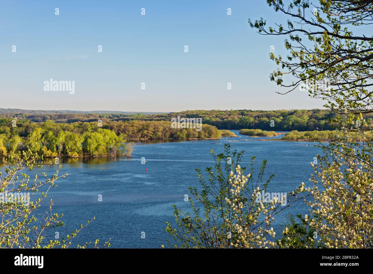 paesaggio della valle del fiume mississippi presso il parco di primavera del lago vicino a hastings Foto Stock