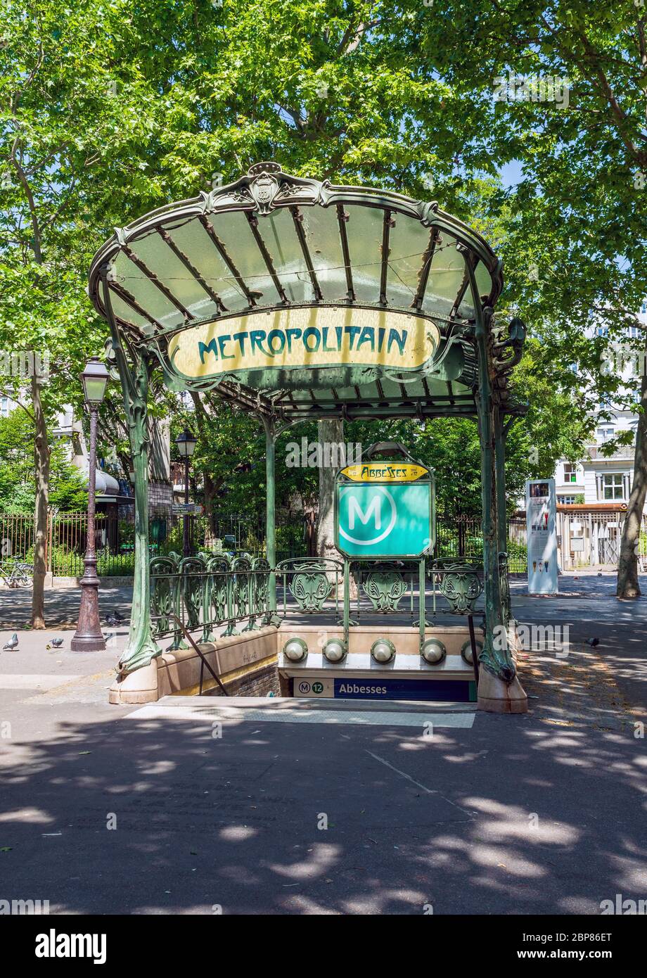 Ingresso alla stazione della metropolitana Abbesses a Montmartre - Parigi, Francia Foto Stock