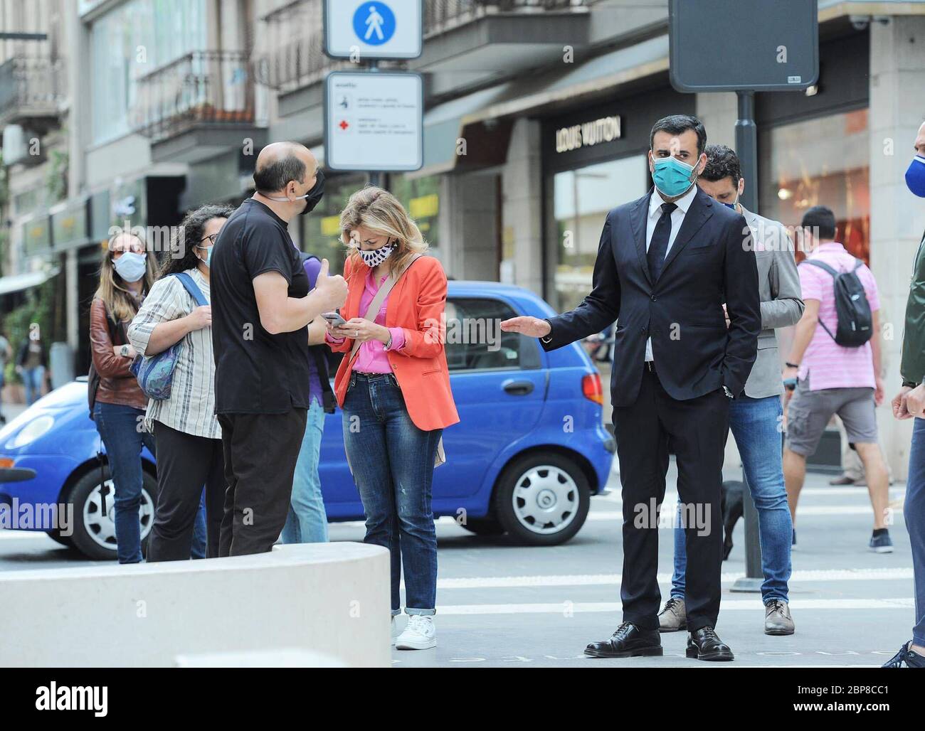 Bari il sindaco Antonio Decaro intorno a via sparano (SAVERIO DE GIGLIO/Fotogramma, BARI - 2020-05-18) p.s. la foto e' utilisabile nel messaggio del contenuto in cui e' stata attaccata, e senza intendimento difamatorio del decaoro delle persone rappresentate Foto Stock