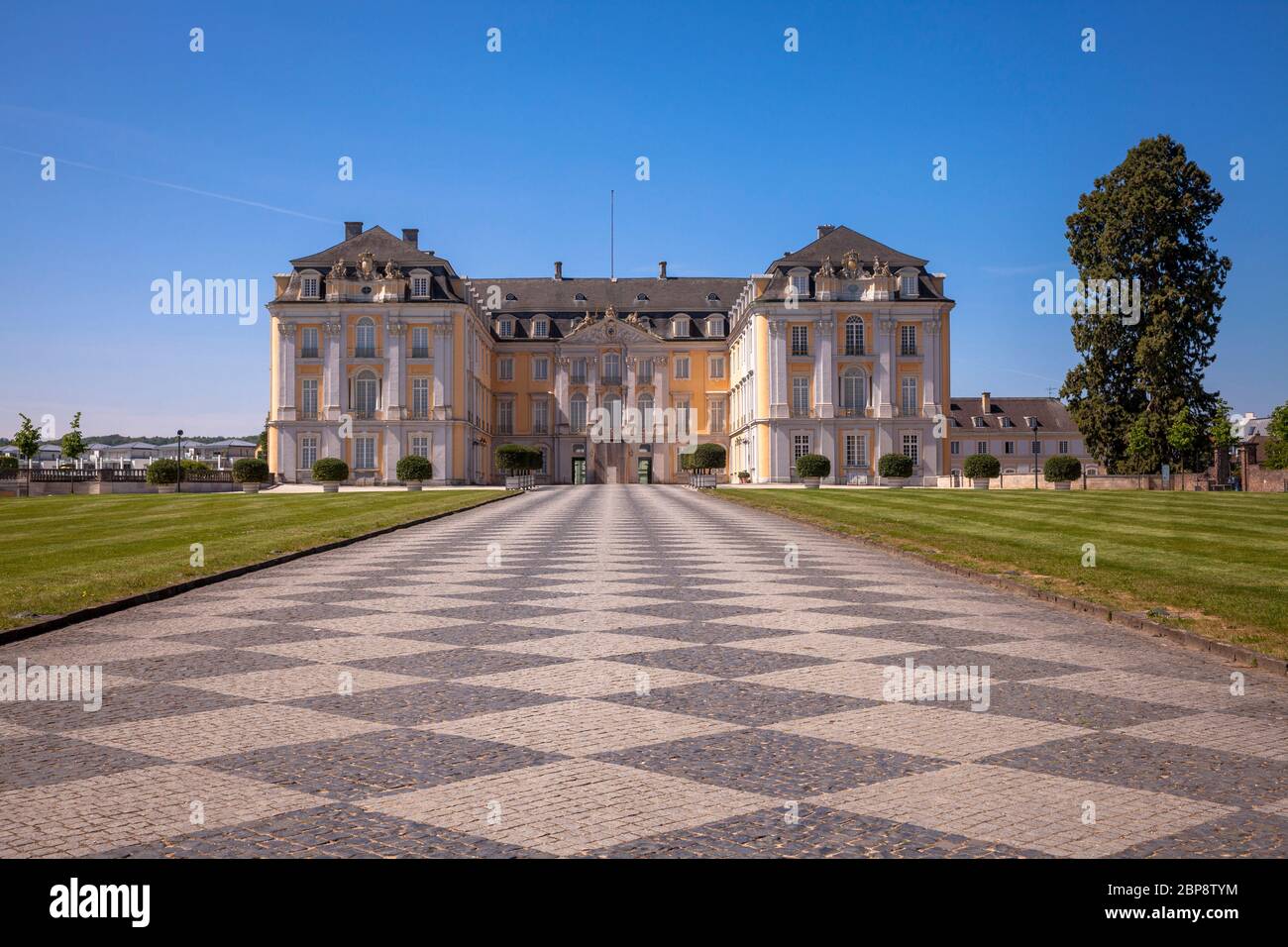 castello Augustusburg a Bruehl vicino Bonn, vista alla Corte d'onore, Nord Reno-Westfalia, Germania. Schloss Augustusburg a Bruehl bei Bonn, Blick Foto Stock
