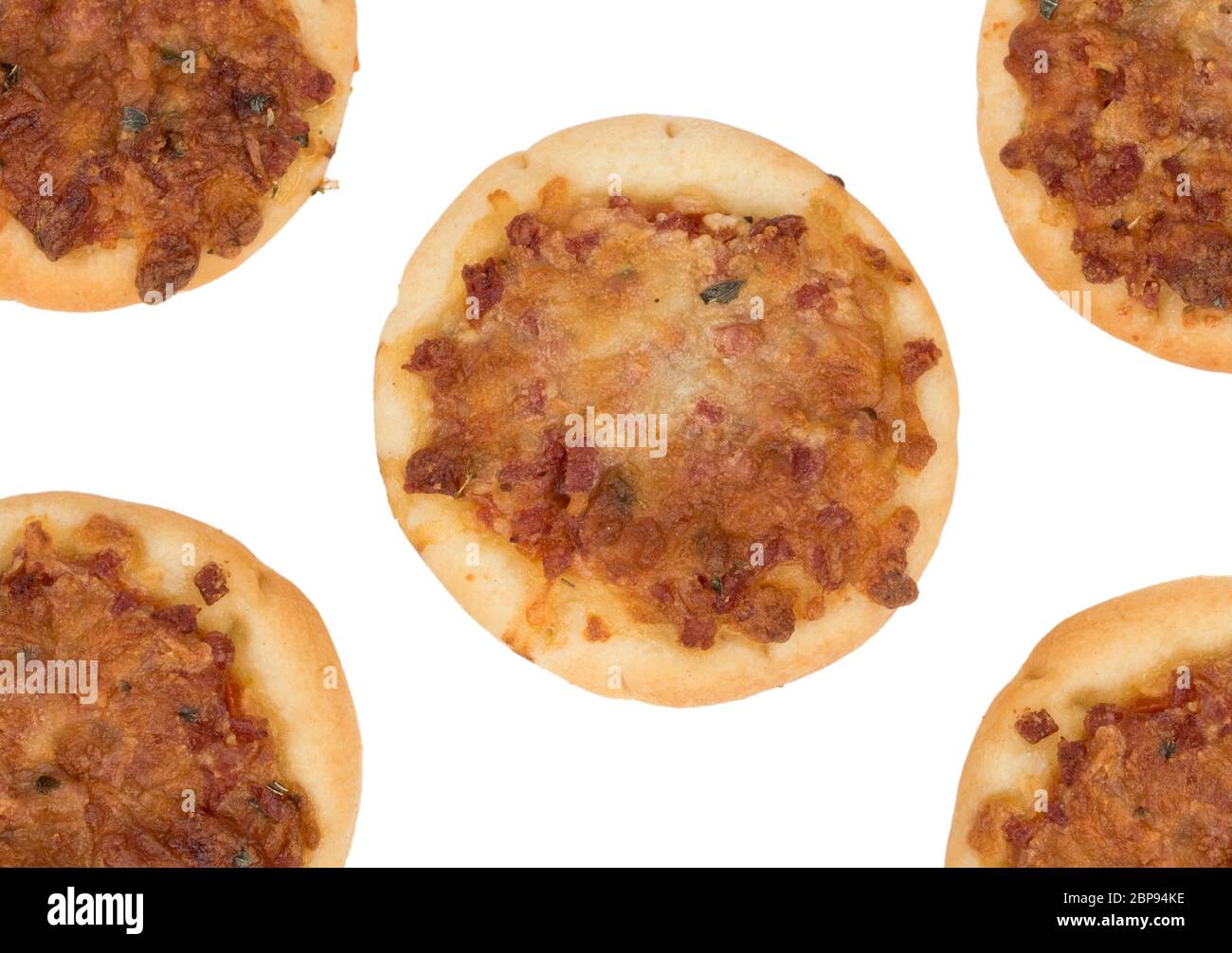 Piccola pizza con salame Foto Stock