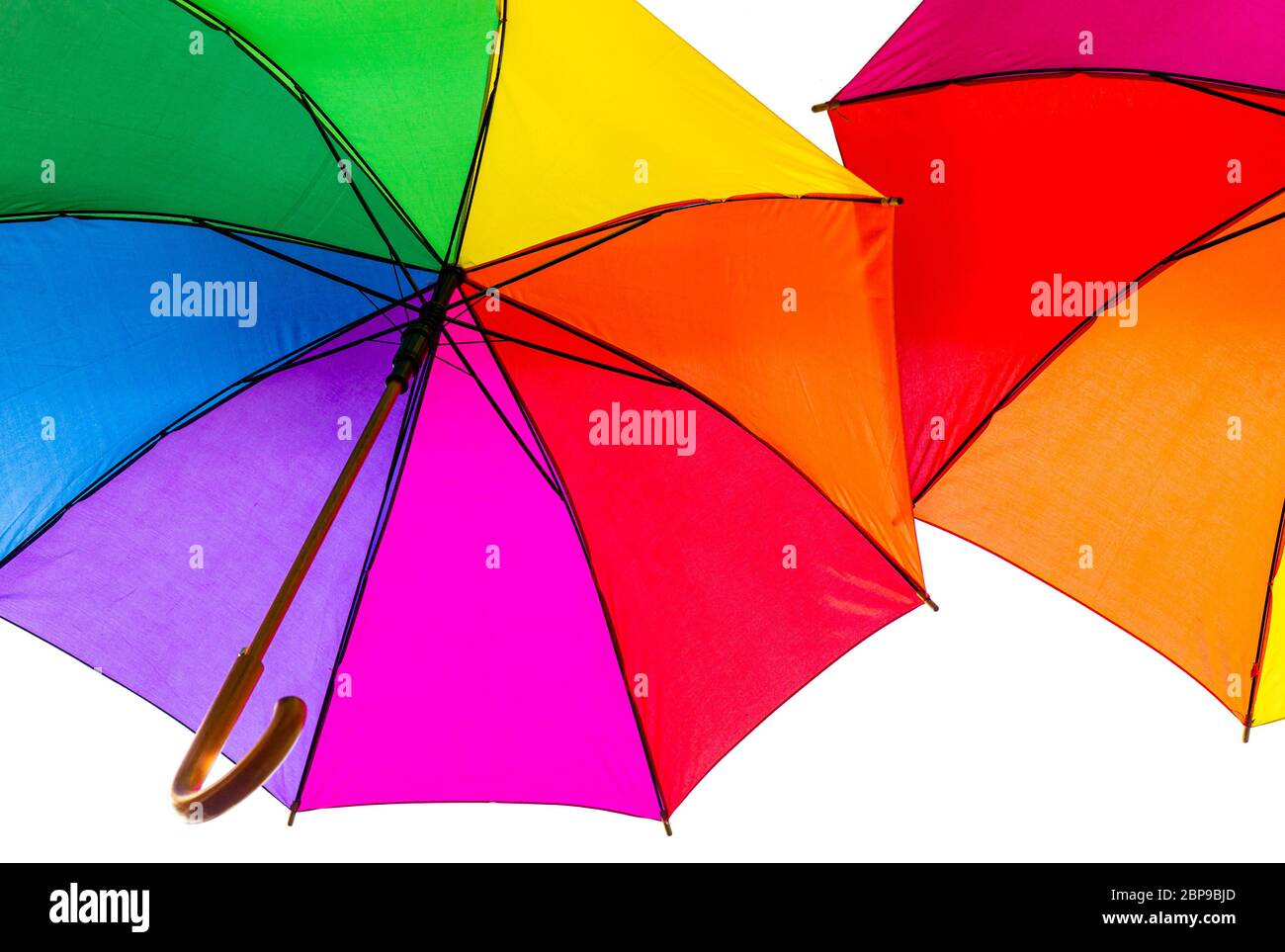 Ombrelloni colorati. Protezione contro la pioggia. L'ombrello è aperto. Colori arcobaleno. Ombrelli su sfondo bianco. Ornamento arcobaleno. Foto Stock