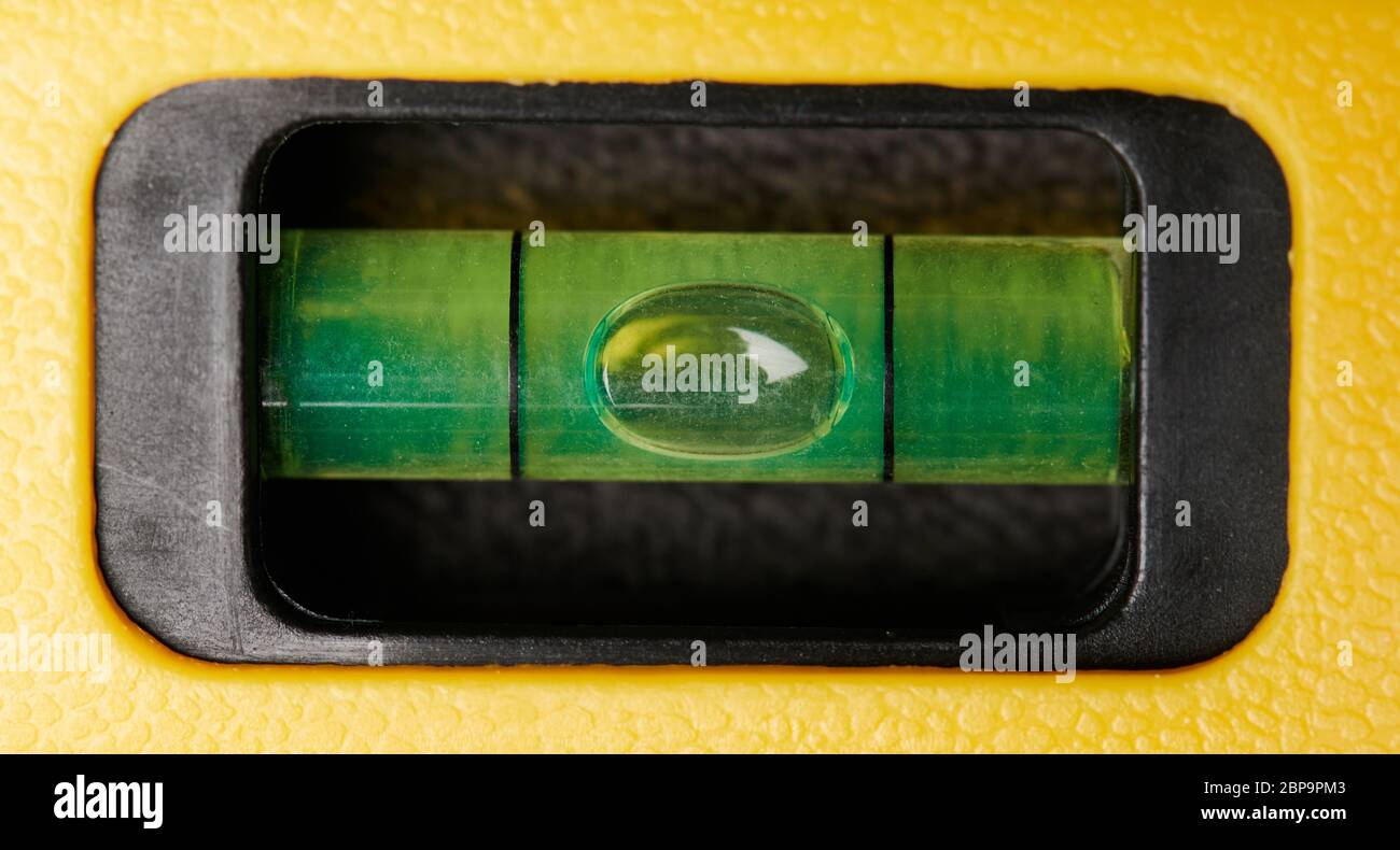 Livello di bilanciamento delle bolle orizzontali della vista ravvicinata della superficie piatta Foto Stock