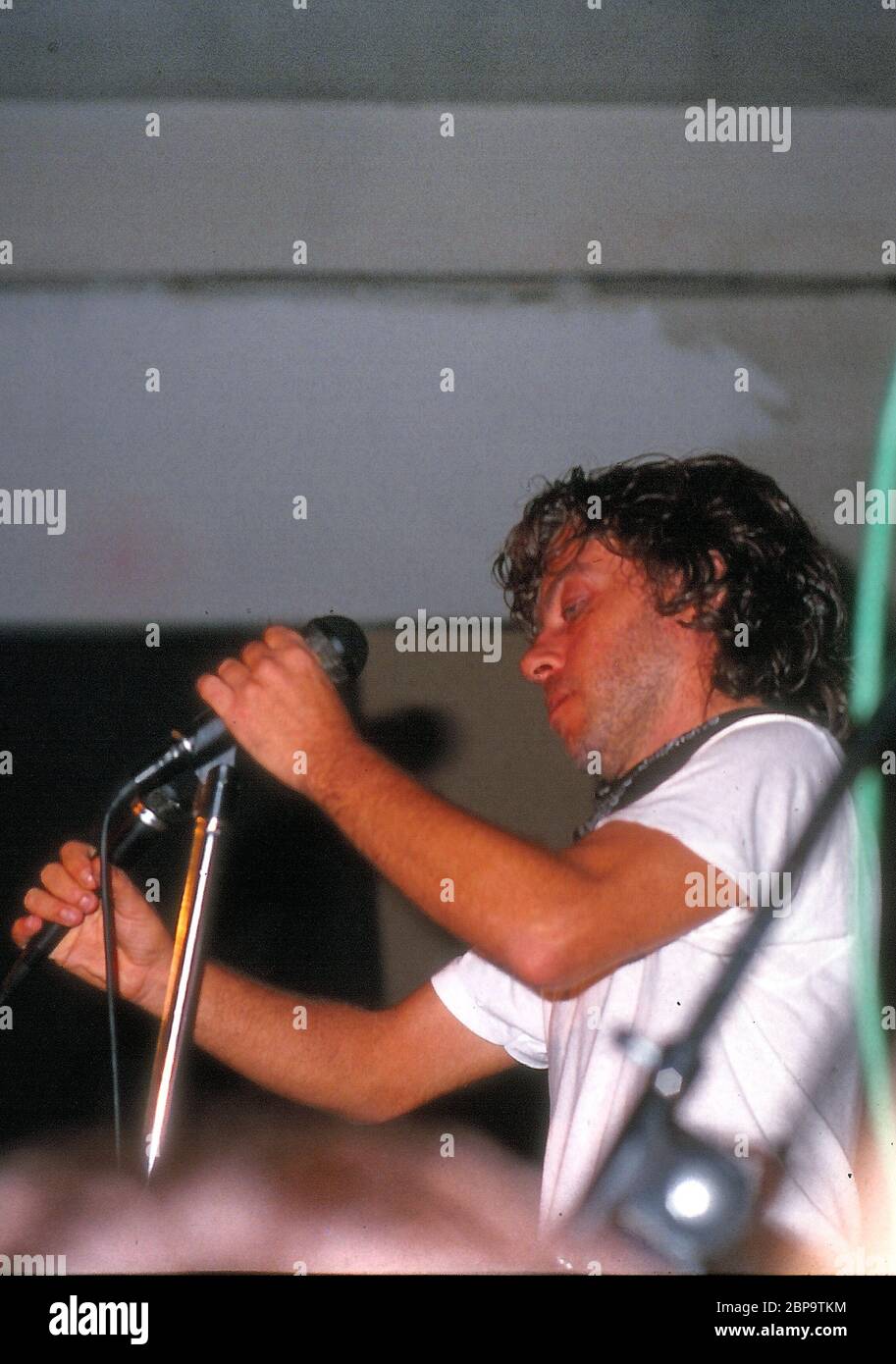 Napoli 1994, attore Paolo Rossi in una performance al Centro comunitario Officina 99. Foto Stock