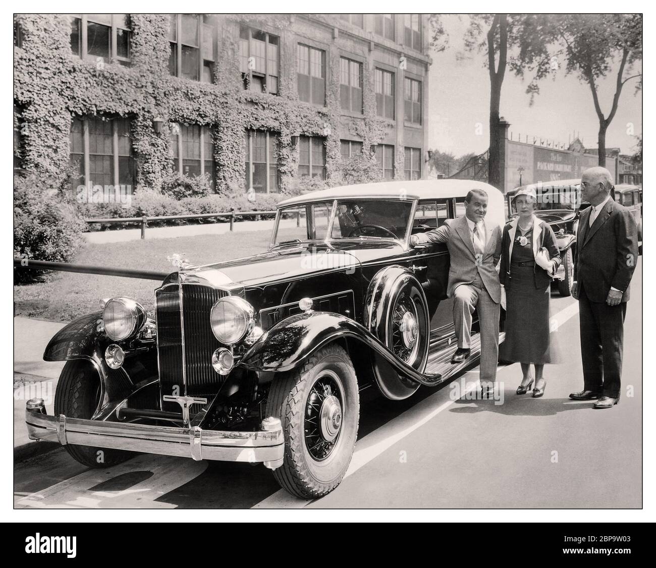 1932 Packard Twin Six Individual Custom Convertible Sedan di Dietrich, Alvan Macauley Presidente della Società il Twin sei motore spostato di 445.5 pollici cubici e prodotto 160 cavalli vapore del freno a soli 3,200 giri/min. Fu opera del designer Cornelius Van Ranst, il cui curriculum includeva l'innovativo Cord L-29. Foto Stock