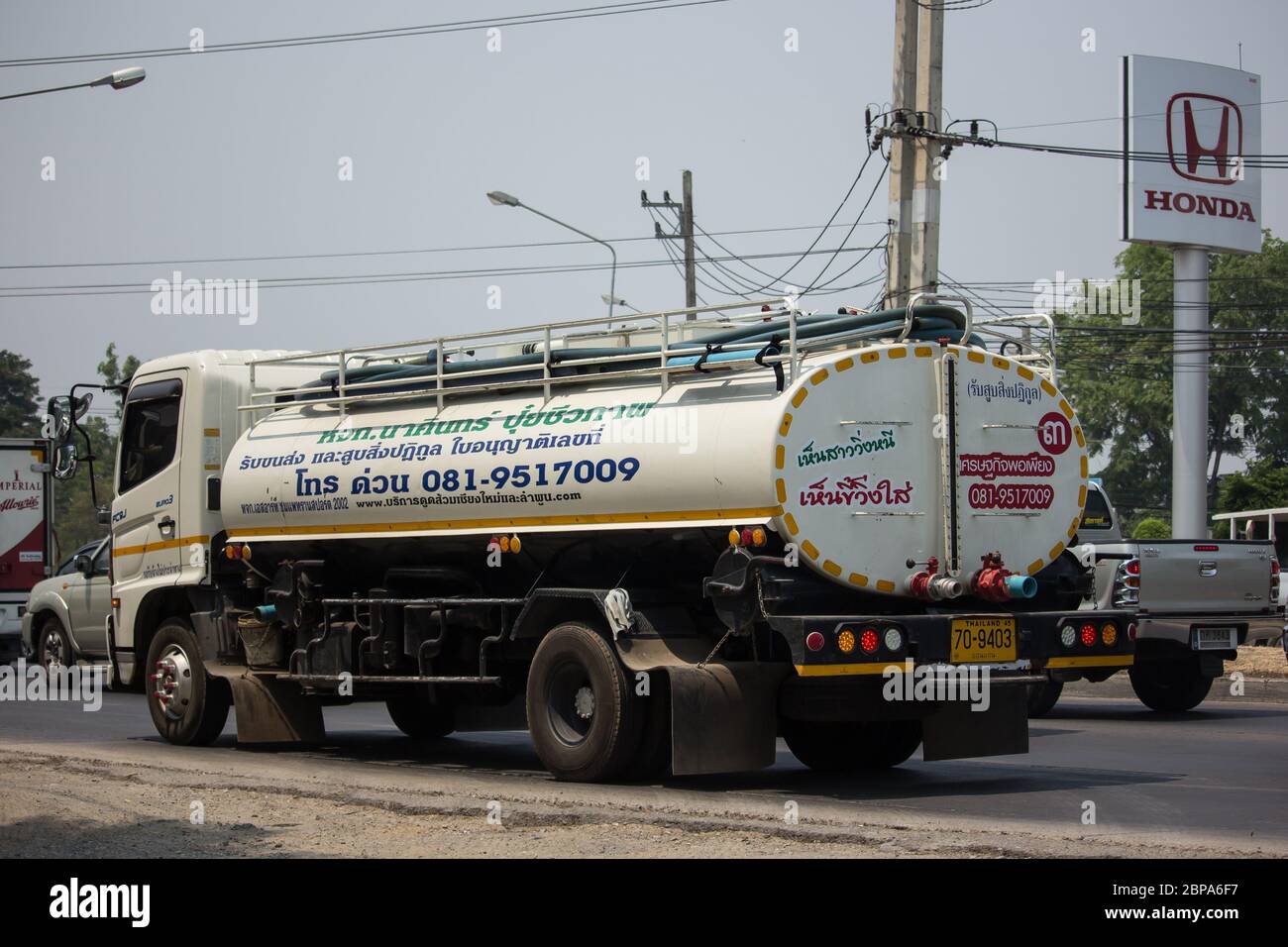 Chiangmai, Thailandia - Aprile 21 2020: Privato di fogna camion. Foto sulla strada n°121 a circa 8 km dal centro di Chiangmai, thailandia. Foto Stock