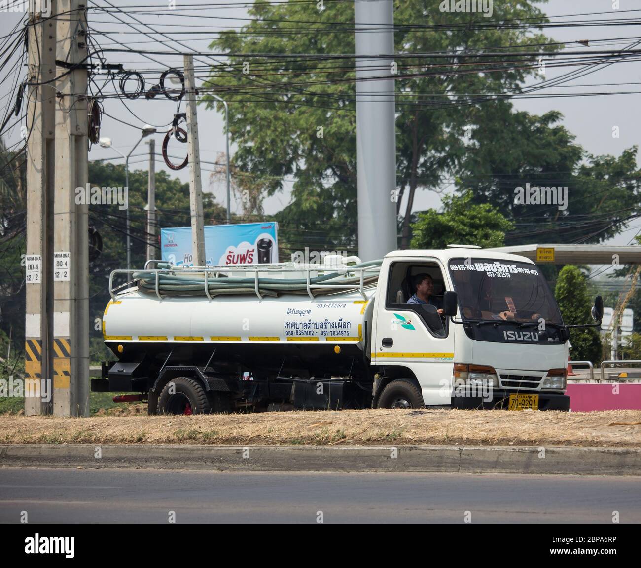 Chiangmai, Thailandia - Aprile 21 2020: Privato di fogna camion. Foto sulla strada n°121 a circa 8 km dal centro di Chiangmai, thailandia. Foto Stock