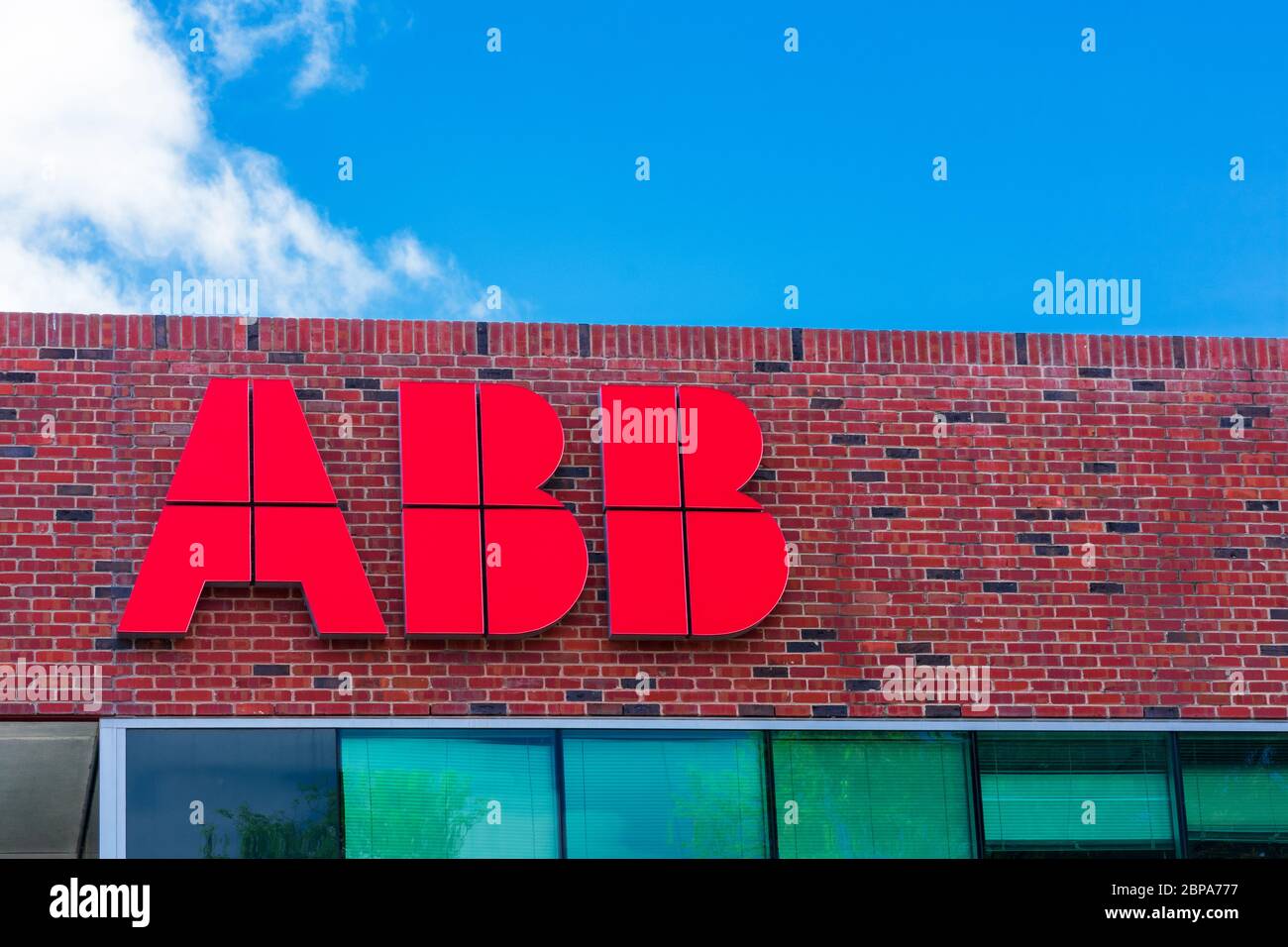 Logo ABB presso il campus della Silicon Valley di ASEA Brown Boveri, multinazionale svizzero-svedese con sede a Zurigo, Svizzera - San Jose, Calif Foto Stock