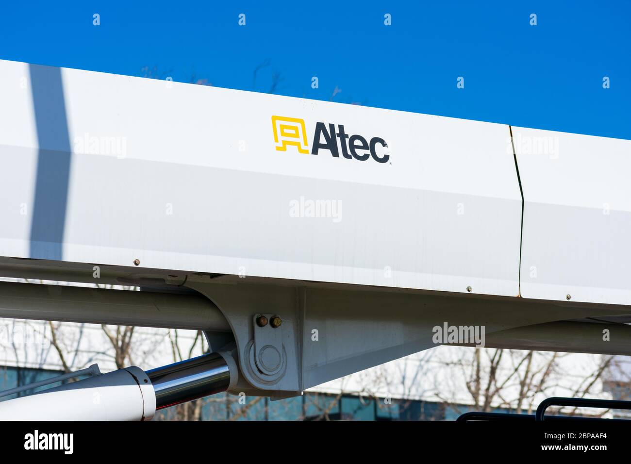 Il logo Altec è visibile sull'unità antenna. Altec è fornitore leader di apparecchiature e servizi per l'energia elettrica, le telecomunicazioni, l'appaltatore, le luci, s. Foto Stock