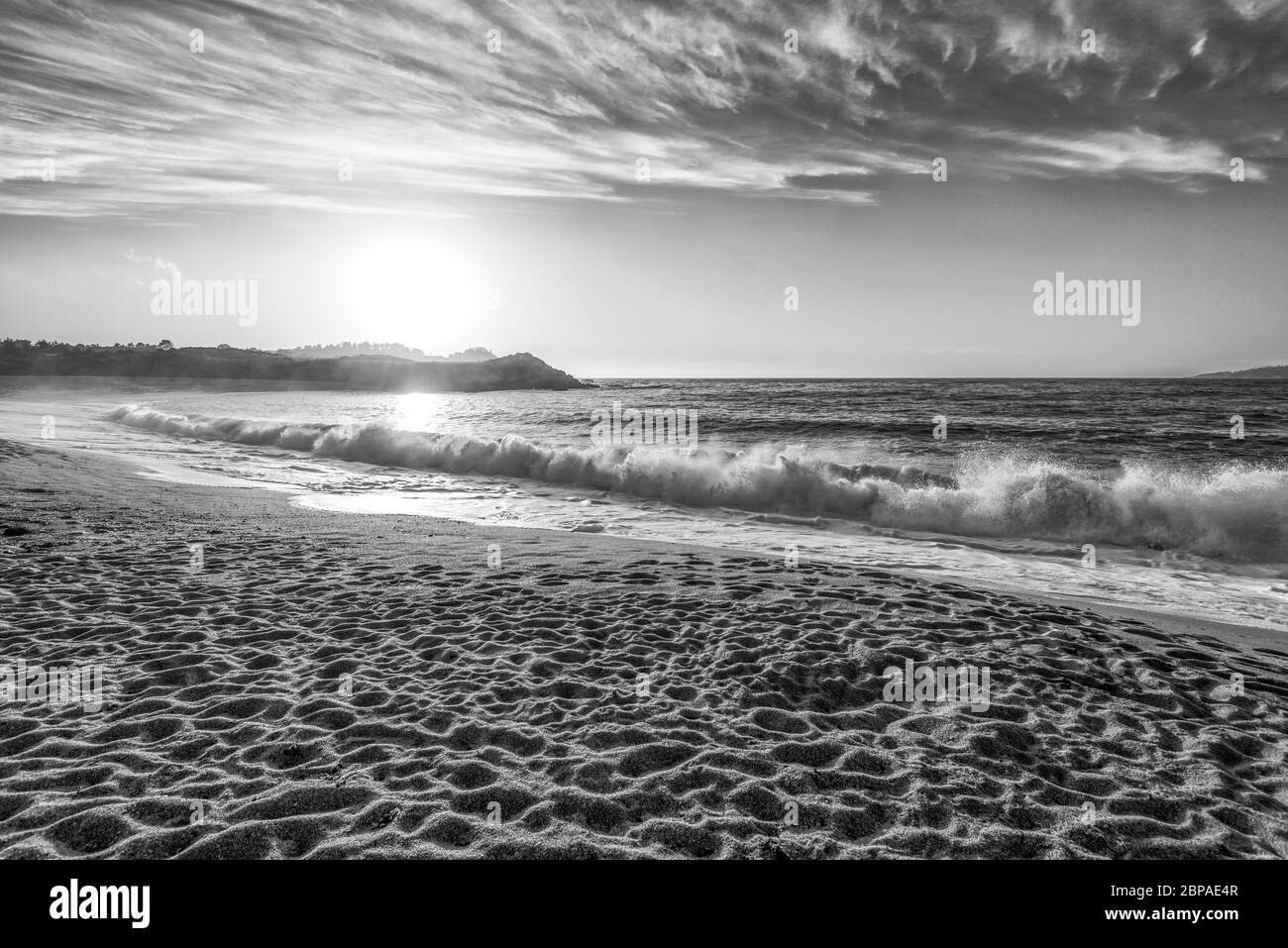Onde che si infrangono su Monastery Beach al tramonto. Monterey County, California, Stati Uniti. Foto Stock