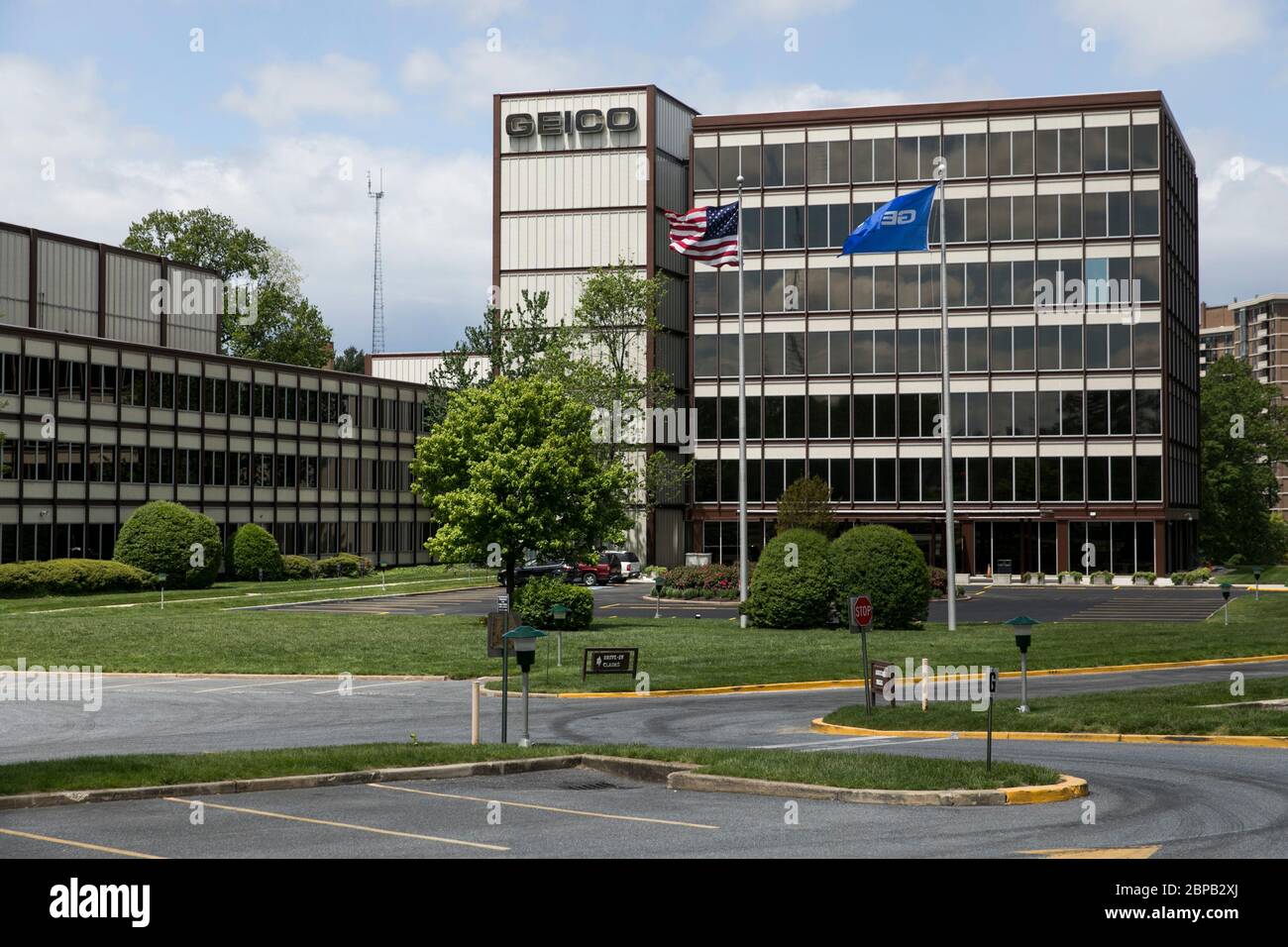 Un logo all'esterno della sede centrale della Government employees Insurance Company (GEICO) a Chevy Chase, Maryland, il 9 maggio 2020. Foto Stock