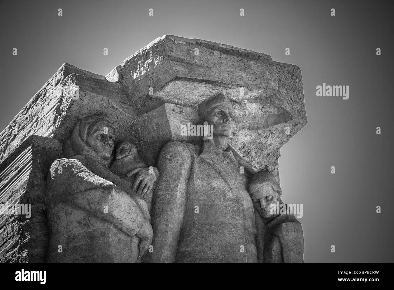 Kerch, Russia - 13 agosto 2019: Frammento del complesso commemorativo delle cave di ajimushkai dedicato ai soldati sovietici e civili che hanno combattuto con la GE Foto Stock