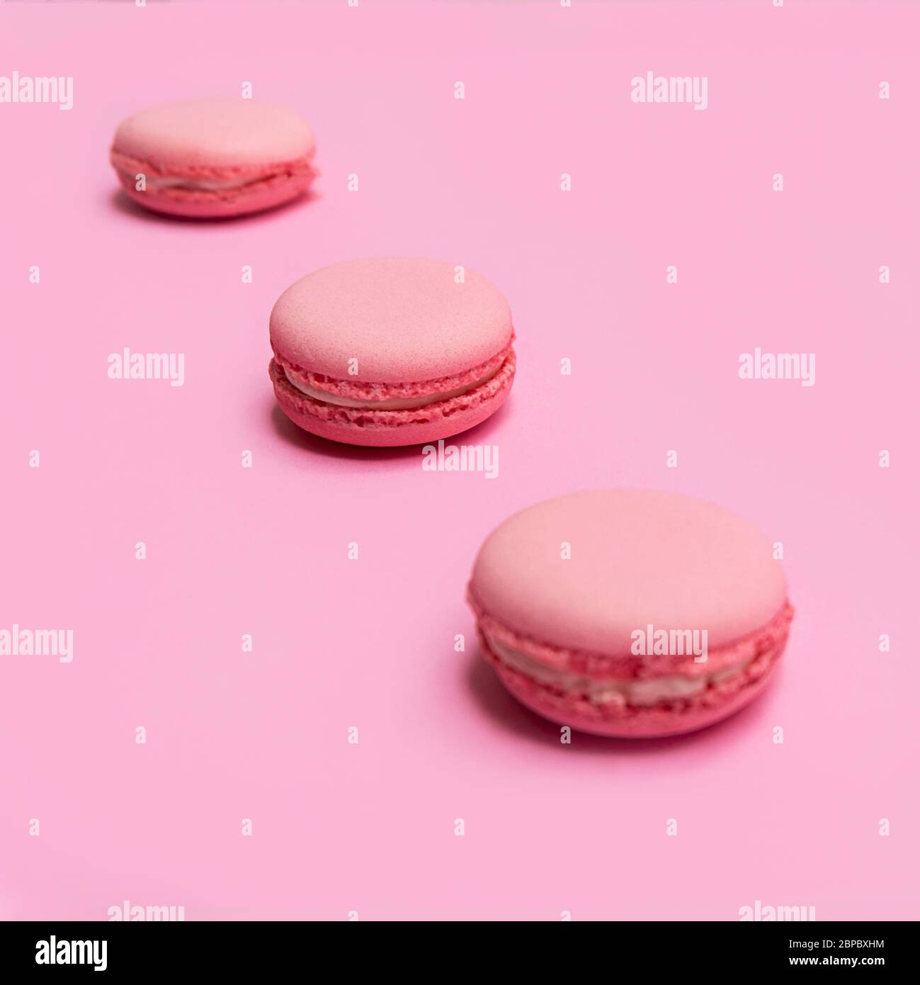 Macaroni o macaroni rosa e pastello con spazio per il testo Foto Stock