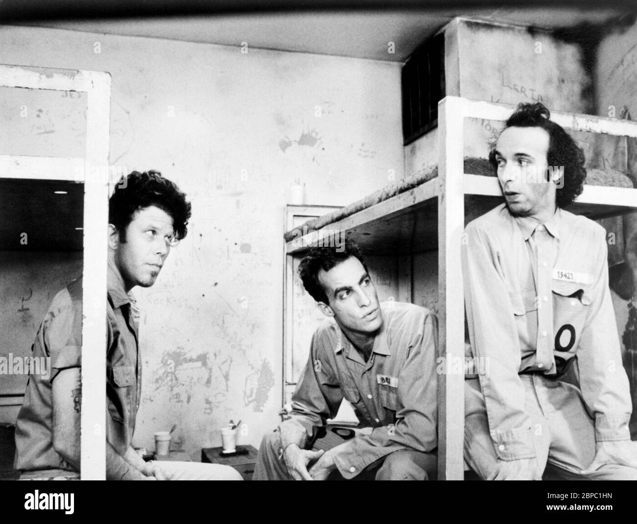 Down by Law è un film indipendente del 1986 in bianco e nero scritto e diretto da Jim Jarmusch e interpretato da Tom Waits, John Lurie, E Roberto Benigni. Questa fotografia è esclusivamente per uso editoriale ed è copyright della società cinematografica e/o del fotografo assegnato dalla società di produzione e può essere riprodotta solo da pubblicazioni in concomitanza con la promozione del suddetto film. È richiesto un credito obbligatorio per la società cinematografica. Il fotografo deve essere accreditato anche se conosciuto. Foto Stock