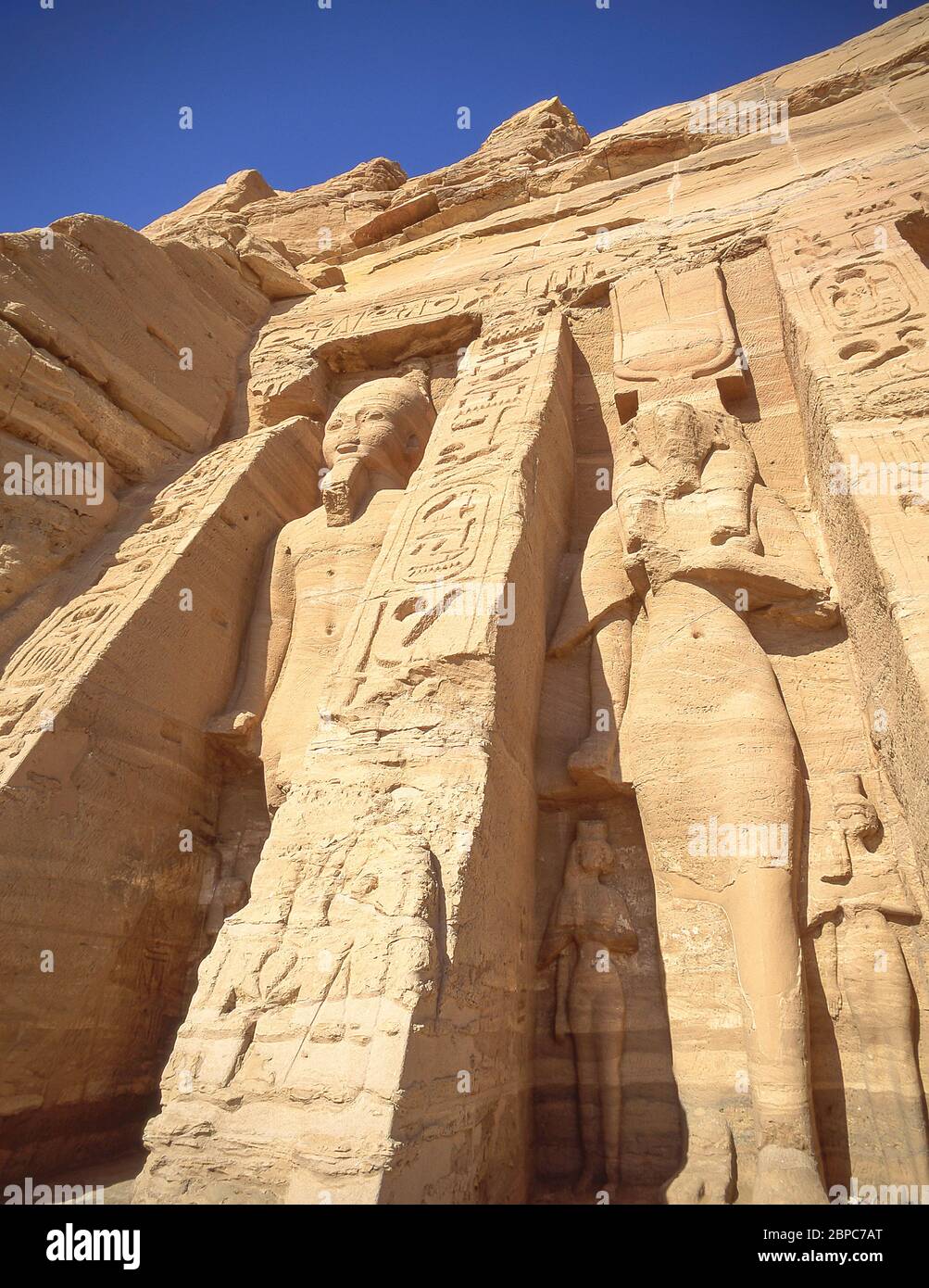 Piccolo tempio di Nefertari, Abu Simbel, Governatorato di Assuan, Repubblica d'Egitto Foto Stock