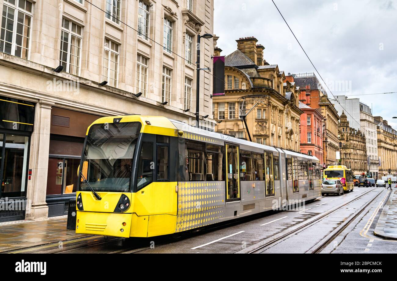 Tram cittadino nel centro di Manchester, Inghilterra Foto Stock