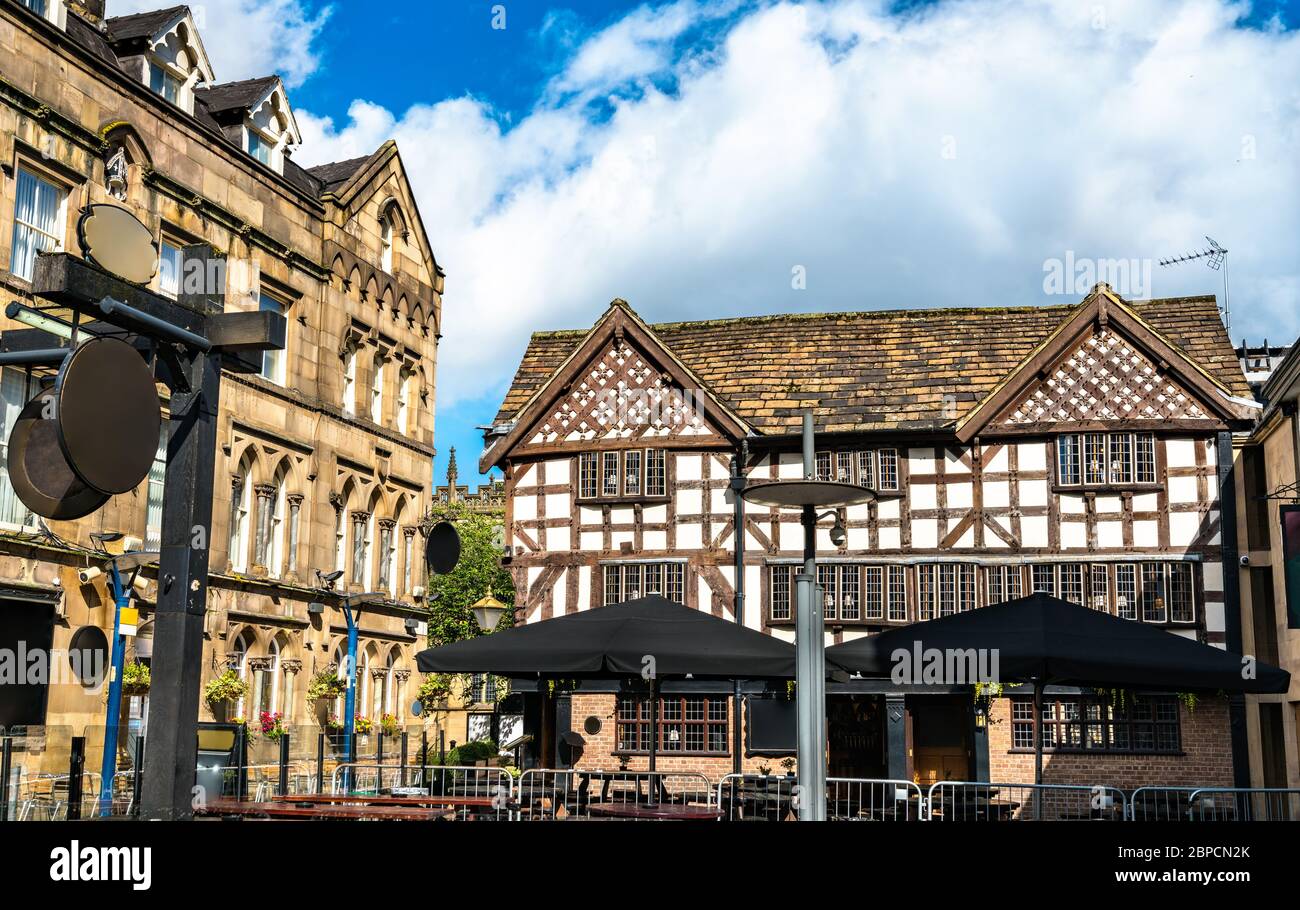 Tradizionale casa a graticcio a Manchester, Inghilterra Foto Stock