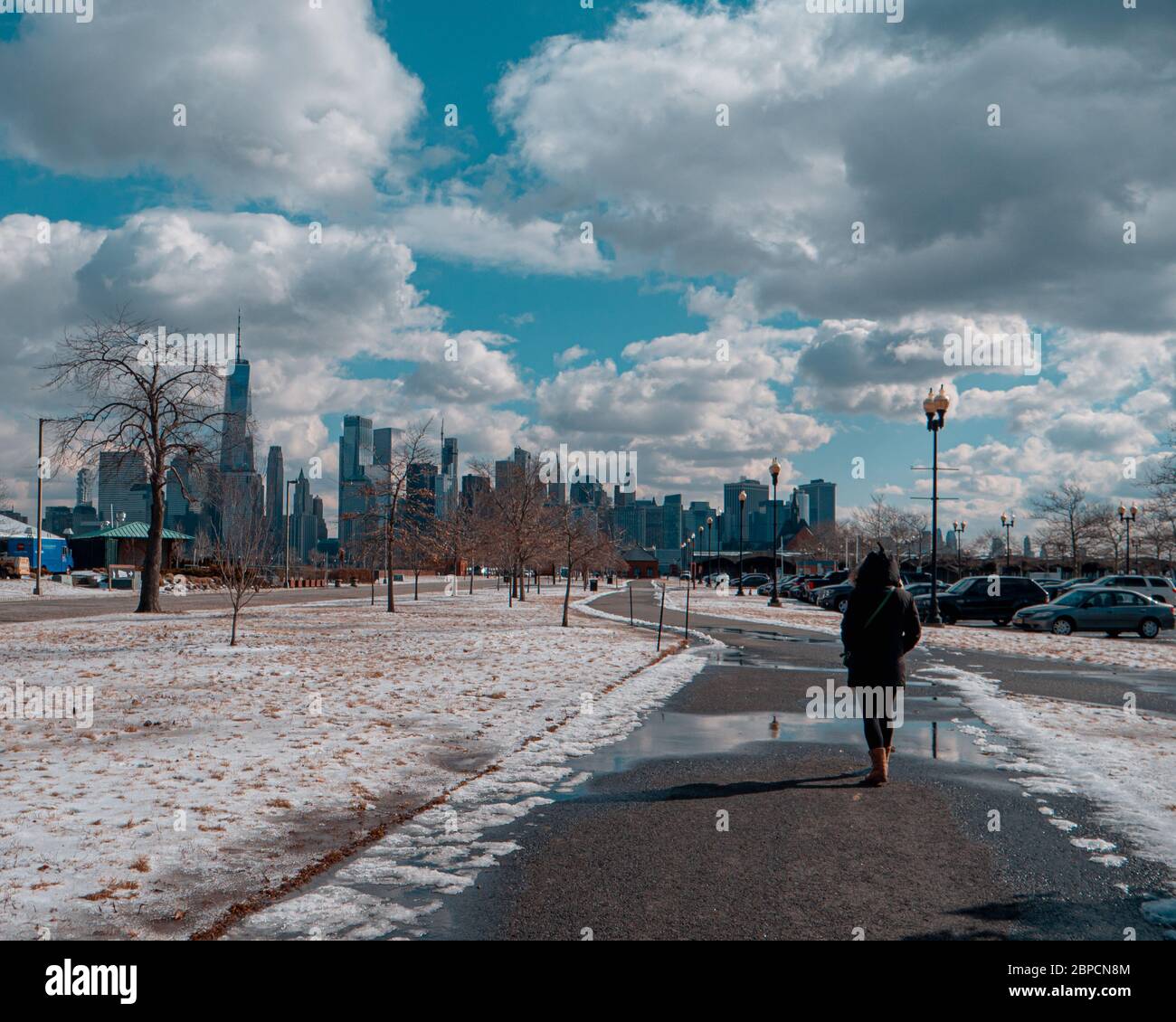 Vista dei grattacieli di Manhattan dal molo della città di Jersey. Foto Stock