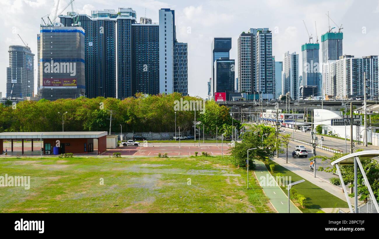 Bangkok, Thailandia - 14 maggio 2020: Rama 9-Ratchada è il nuovo quartiere commerciale di Bangkok. Molti alti di edifici sono creati per la vendita Foto Stock