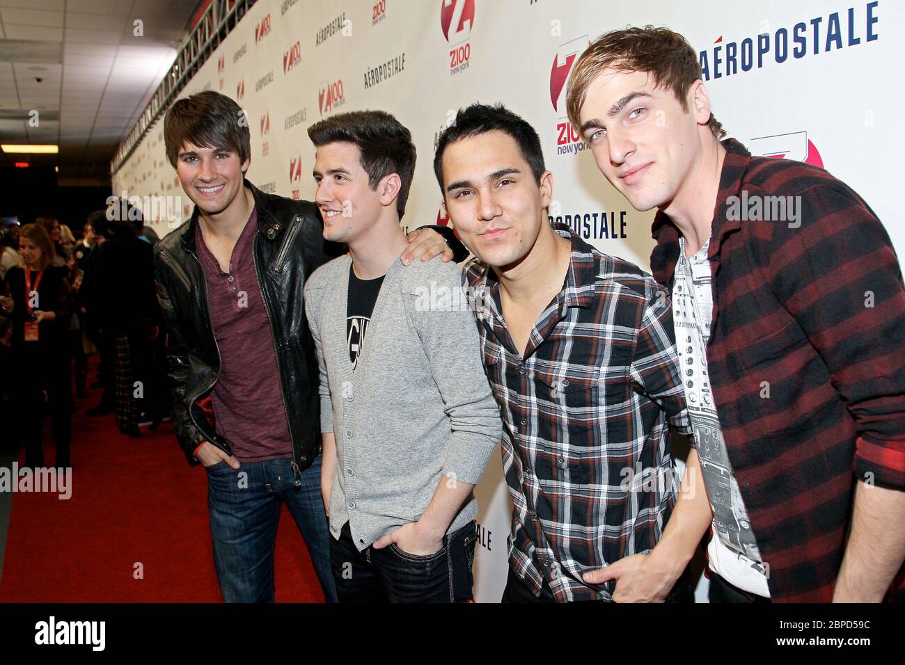 New York, NY, Stati Uniti. 9 dicembre 2011. James Maslow, Logan Henderson, Carlos pena Jr., Kendall Schmidt, di Big Time Rush al Z100 Jingle Ball 2011, presentato da Aeropostale al Madison Square Garden. Credit: Marco, Alamy Foto Stock