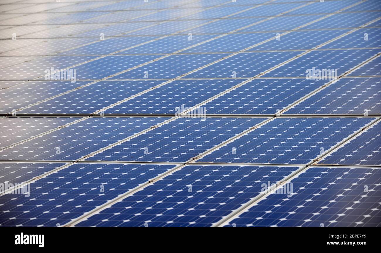 Solarzellen , Solarzelle, dach, solaranlage, solarenergie, sonnenenergie, alternative, alternative, energie, energien, energiegewinnung, scheune, Solar Foto Stock