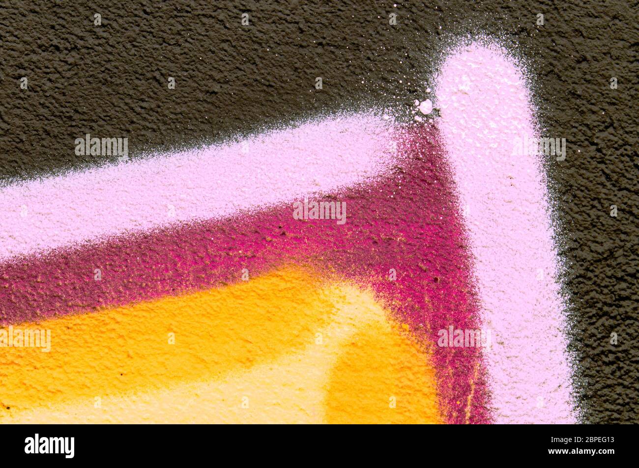 Ausschnitt aus einem Graffiti bzw. Graffito (Sprühbild) als Hintergrundbild, sfondo, Textur Foto Stock