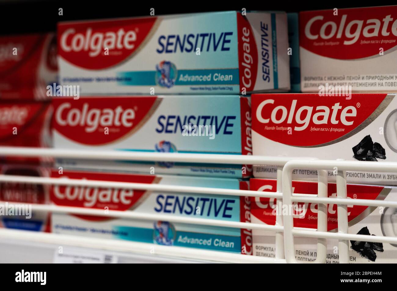 Toothpaste boxes immagini e fotografie stock ad alta risoluzione - Alamy