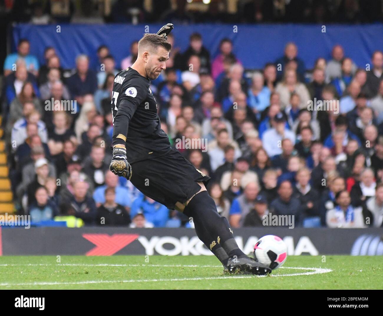 LONDRA, INGHILTERRA - 22 SETTEMBRE 2019: Adrian San Miguel del Castillo di Liverpool ha ritratto durante la partita della Premier League 2019/20 tra il Chelsea FC e il Liverpool FC a Stamford Bridge. Foto Stock