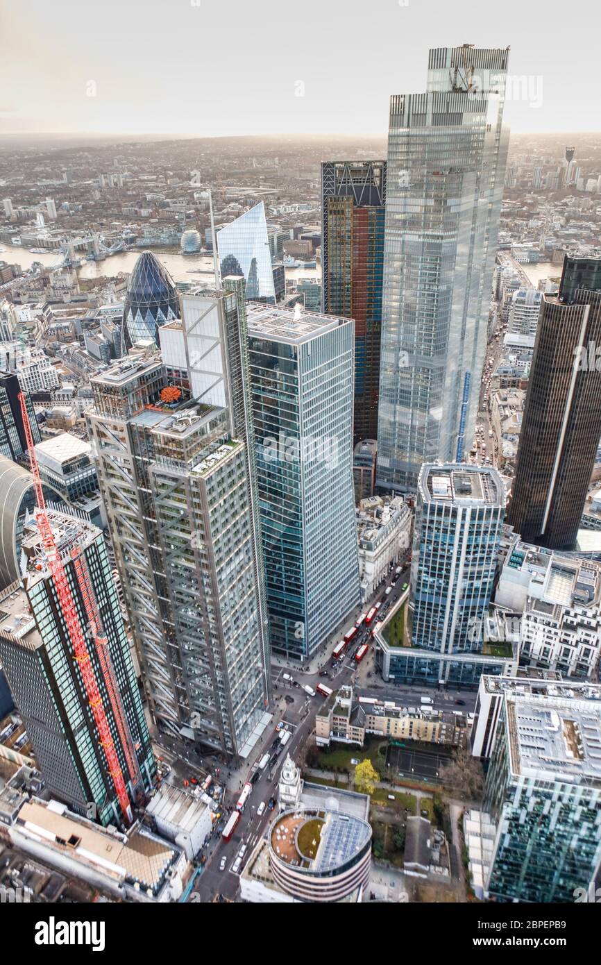 Vista aerea della Torre dell'Erone di Londra e del 22 Bishopsgate Foto Stock